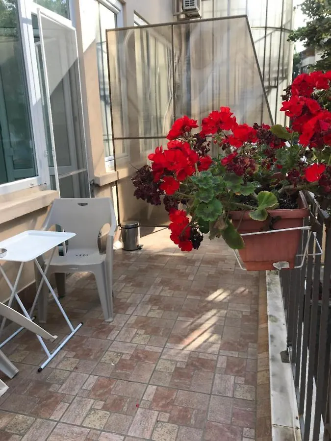 White Rose Guest Rooms Burgas Hotel